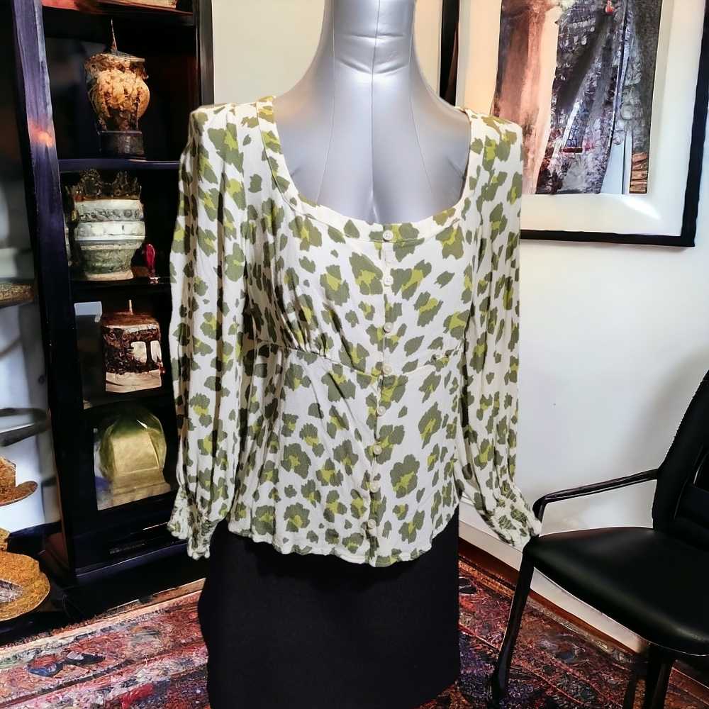 ANN TAYLOR LOFT | ✨ 🫒 🐆 Long Sleeve Animal Print Blouse | VGUC ✨ size SP